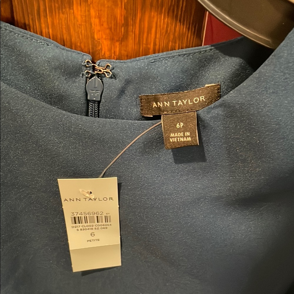 NWT Ann Taylor Blue Ruched Sheath Dress with Puff Sleeves - Picture 3 of 5
